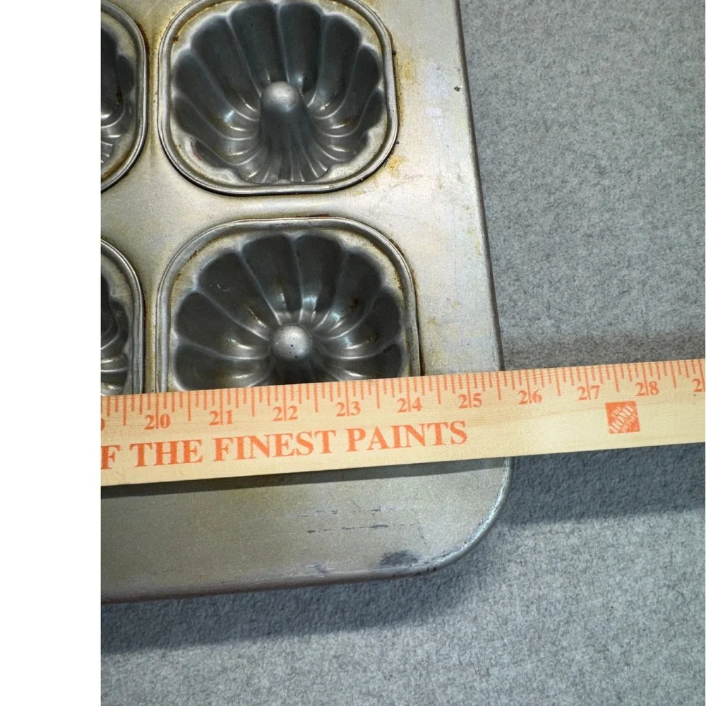 Chicago Metallic USA Mini Bundt Cake Pan 15 Cavity Commercial Bakeware 43055